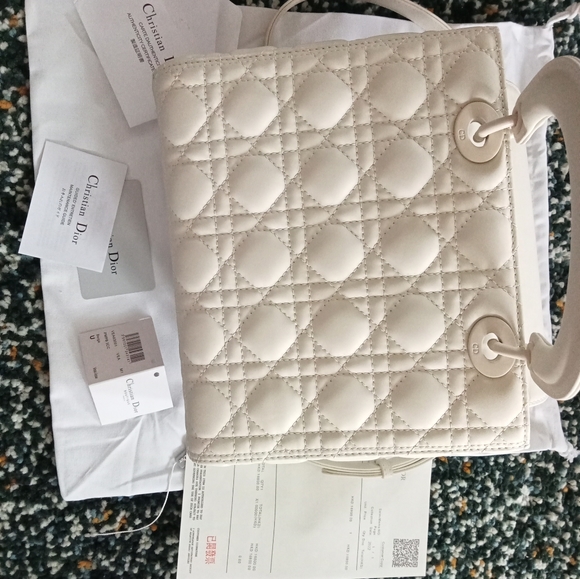 Many bags  Benney save a penny - Picture 14 of 14